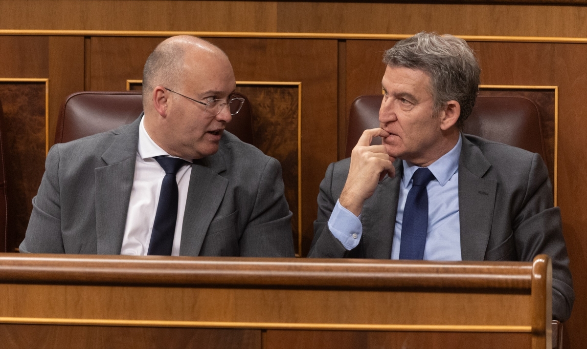 Una de cal y otra de arena: Feijóo y Tellado mantienen la cuarentena sobre Mazón
