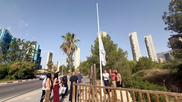 El parque El Moralet de Benidorm ya luce la 'Bandera Sendero Azul'