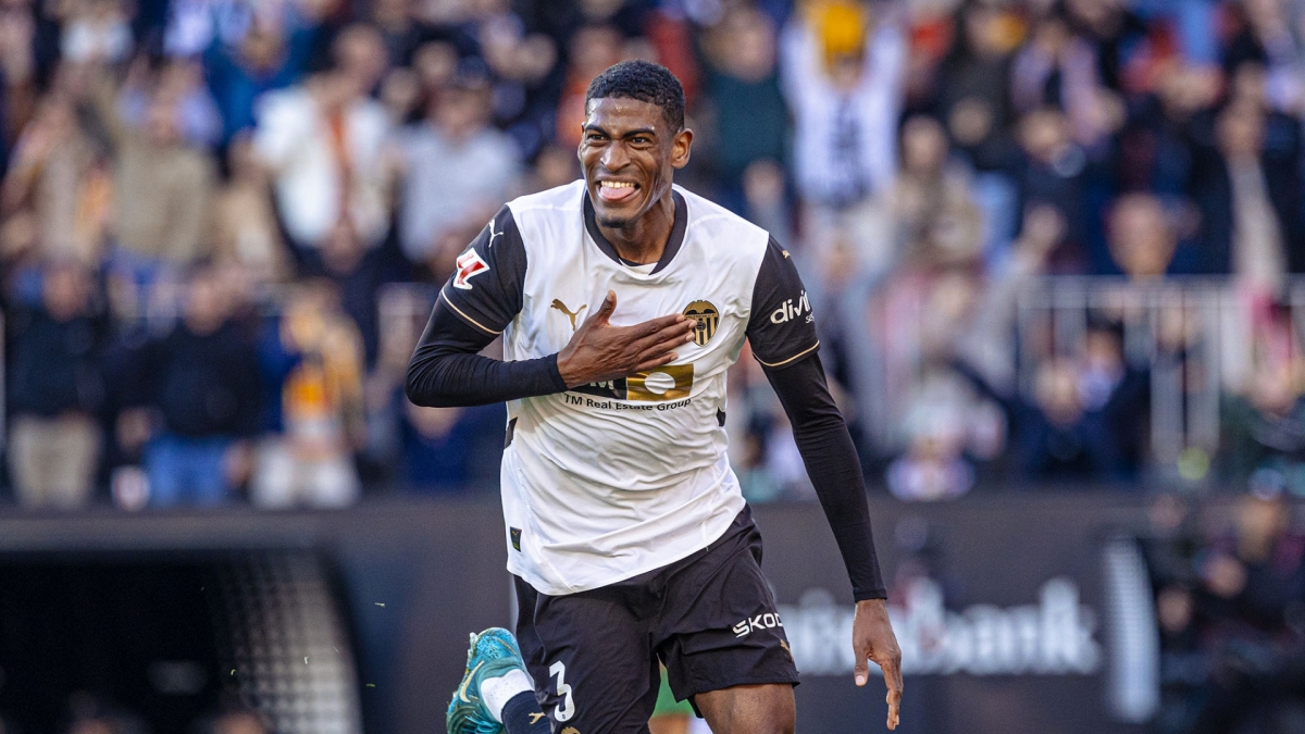 Mosquera acude a Paterna a la espera de que avance su traspaso al Arsenal
