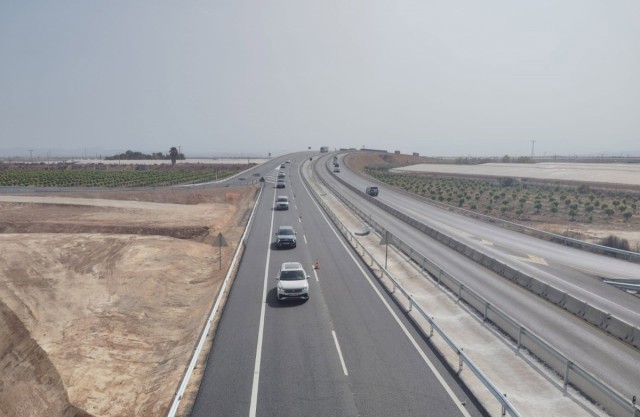 Balsicas estrena el nuevo puente sobre las vías del AVE en dirección San Javier