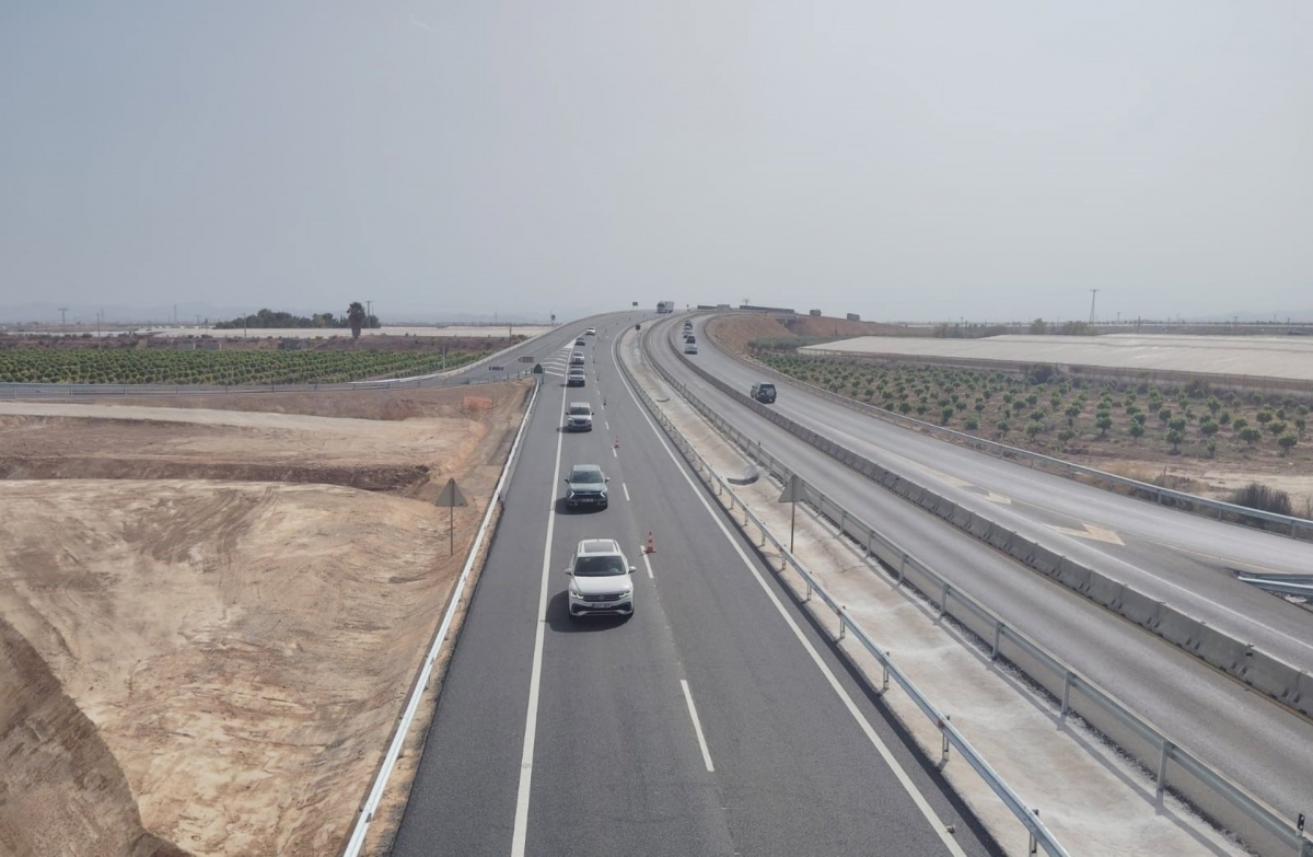 Balsicas estrena el nuevo puente sobre las vías del AVE en dirección San Javier