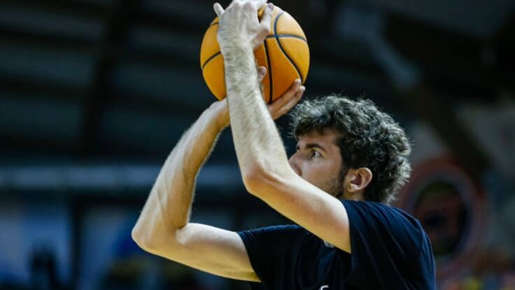 El Caesa Cartagena renueva al ala pívot Adrià Domenech para volver a jugar en Primera FEB 