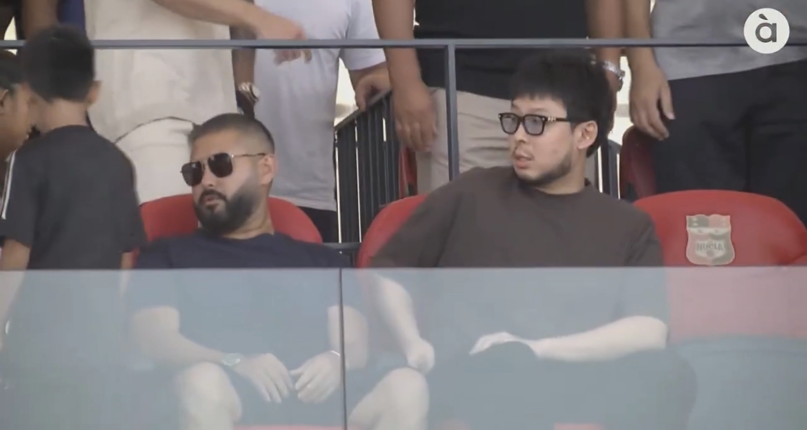 Kiat Lim y el Príncipe de Johor se juntan para ver el amistoso del Valencia Mestalla