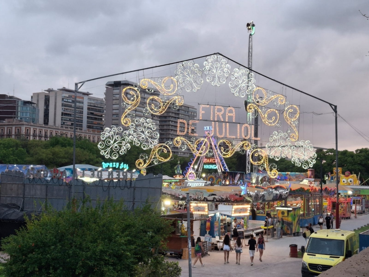 La Feria de Atracciones regresa al tramo IX del jardín del Turia desde este lunes y hasta el 3 de agosto