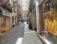 El pequeño comercio desafía el calor en Murcia y recupera el pulso en pleno julio
