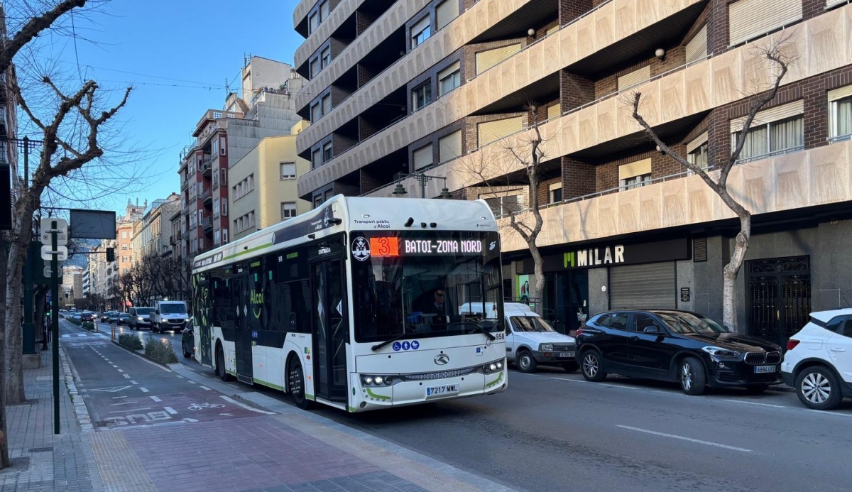 Crece un 2,4% el uso del autobús urbano de Alcoy y supera los 1,1 millones de viajeros en seis meses