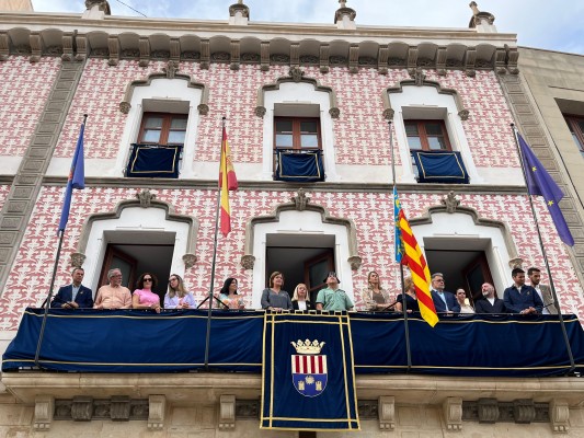 Crevillent celebra el 9 d'Octubre con un acto reivindicando la lengua como símbolo de 