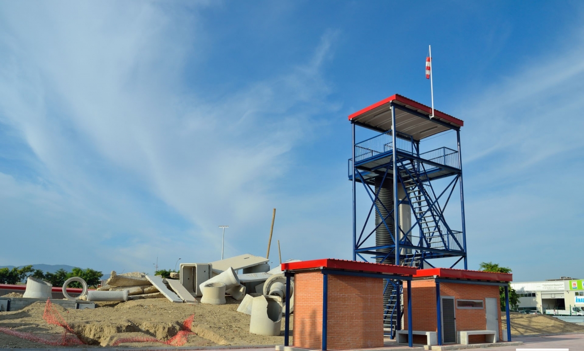 La torre de prácticas más alta del país ya toma forma en la Escuela de Bomberos de Murcia