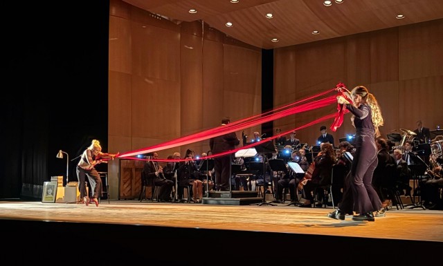 Música i dansa s'uneixen als reconeixements i la reivindicació en el 9 d'Octubre a Alcoi