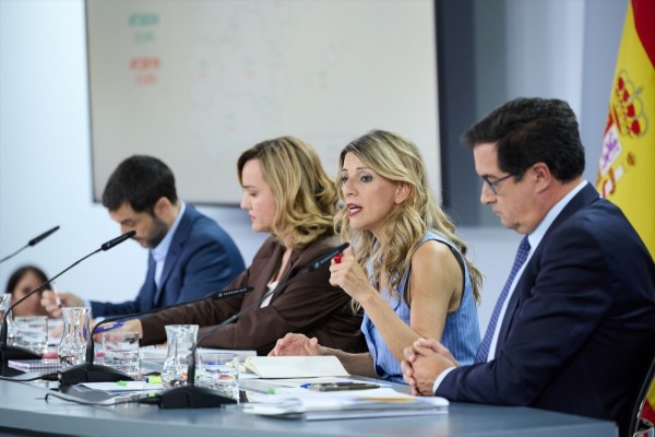 El Gobierno autoriza al Consell a que pida 1.800 millones a los bancos para pagar a sus proveedores
