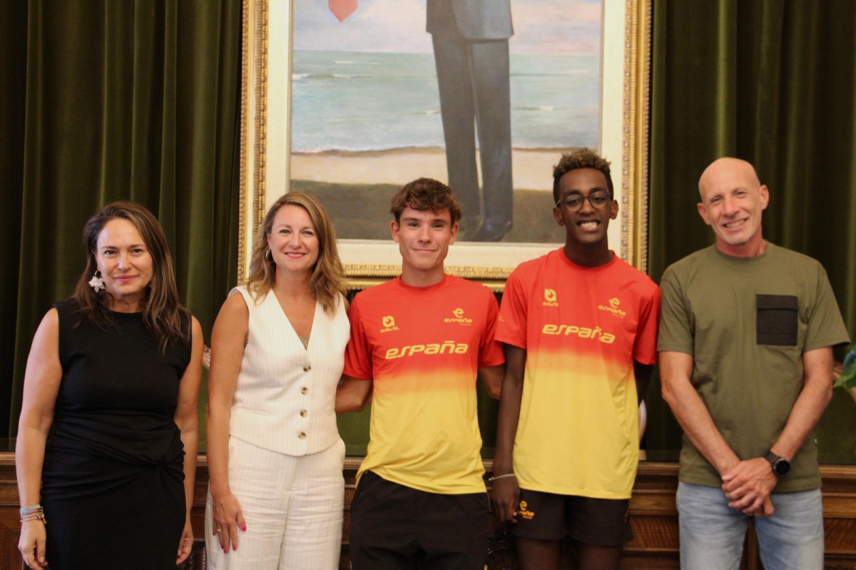 Castelló homenajea a Manu Prada, doble campeón del mundo junior de Duatlón Cross y de relevos mixtos