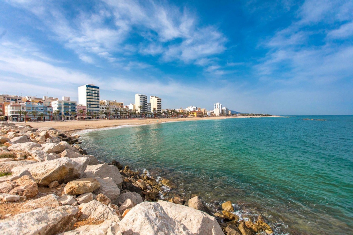 Cierran la playa del Fortí en Vinaròs por posible presencia de hidrocarburos