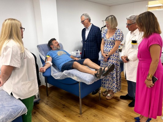 Salud implanta la donación de plasma en el hospital Santa María del Rosell en Cartagena