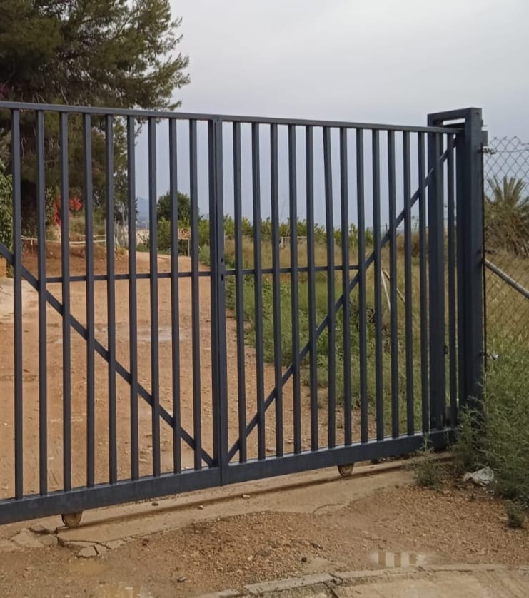 Los vecinos de El Bojar y Torreagüera reclaman la apertura del camino rural de Monteazahar