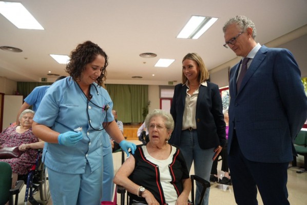 Salud vacunará de gripe y covid a más de 7.000 usuarios de residencias de mayores y de personas con discapacidad

