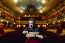 José Manuel Casañ: «Sería un error tremendo no cambiar en cuarenta años»