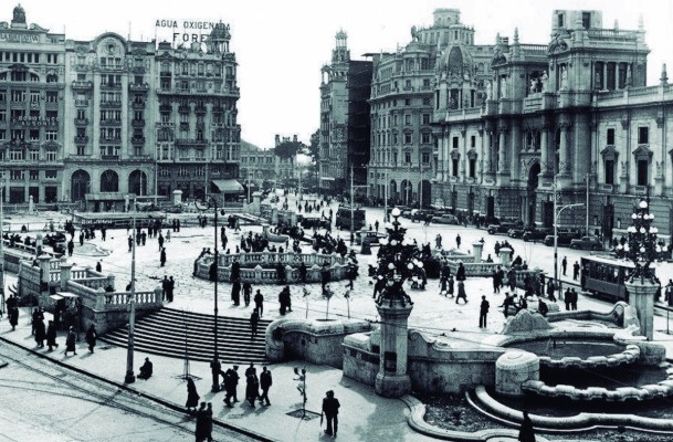 Sant Francesc: La pila de bautismo de la Plaza del Ayuntamiento 