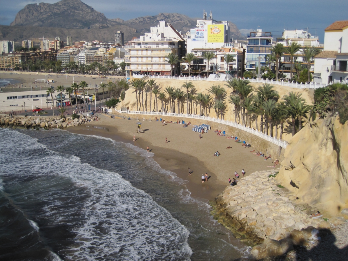 Benidorm abre al baño la playa de la Cala de Mal Pas