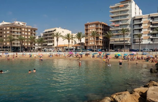 Muere una mujer en las piscinas naturales de Torrevieja