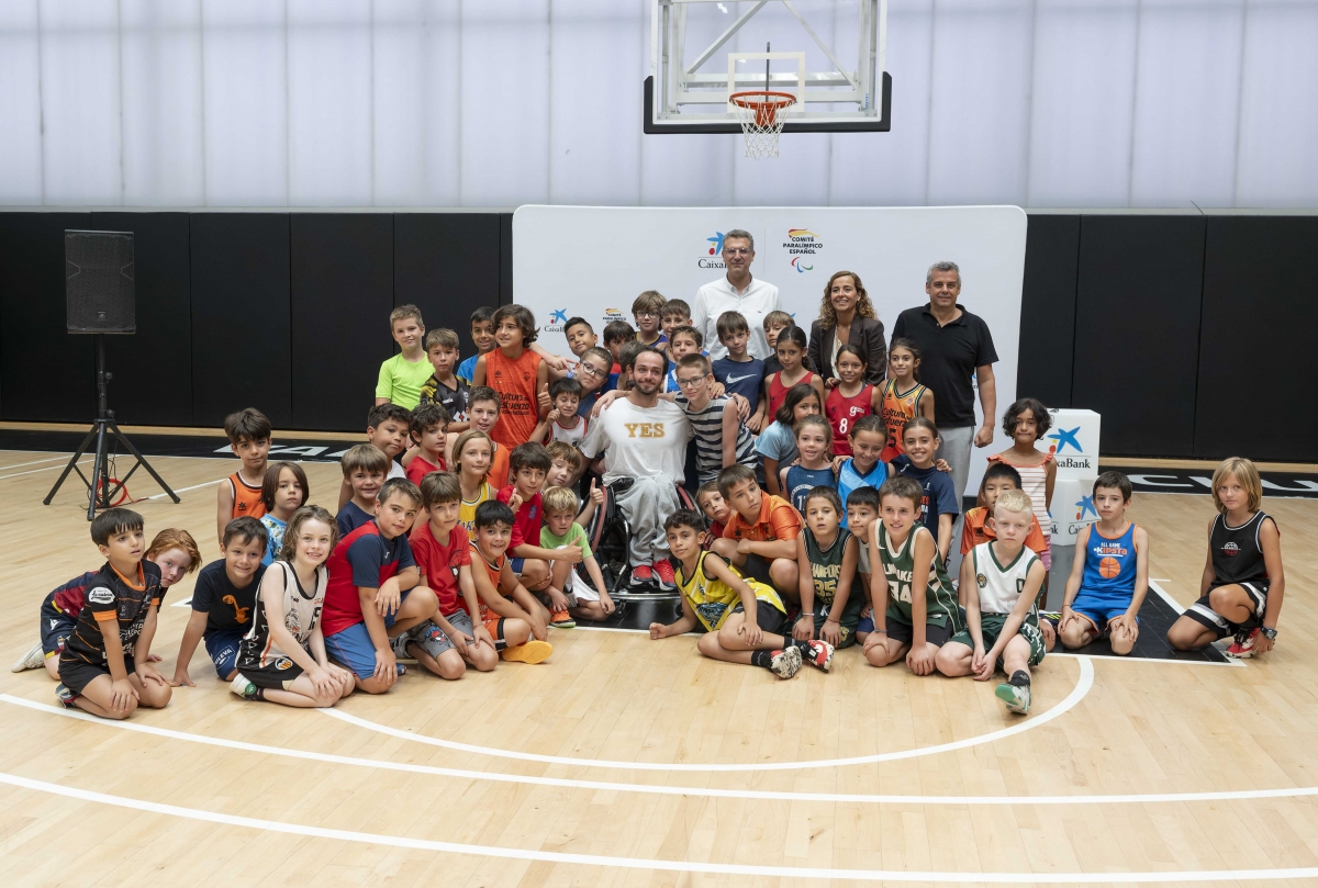 CaixaBank y el Valencia Basket acercan el deporte paralímpico a los más jóvenes con el programa Empower Kids en Valencia