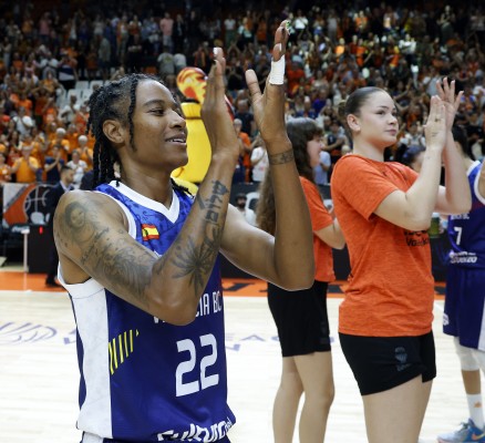 Valencia Basket suma una victoria de prestigio ante el Praga