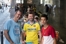 'Fiebre amarilla' por la Champions: largas colas y noche de vigila para un 'sold out' con 19.500 abonados