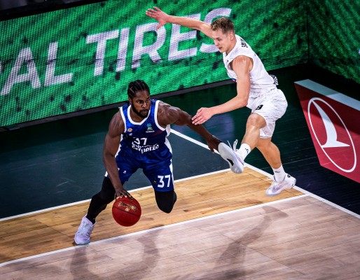 Valencia Basket reacciona a tiempo para asaltar el BT-Arena
