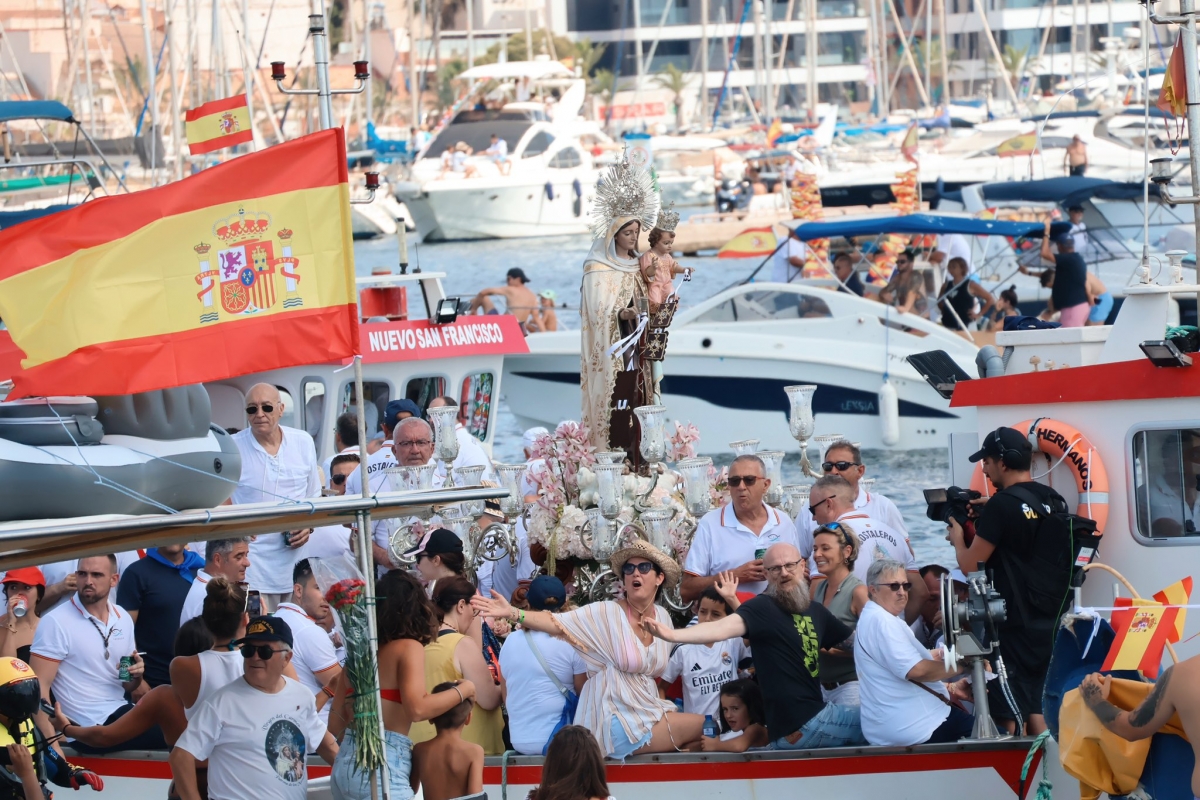 San Pedro rinde honores a su Virgen del Carmen con una multitudinaria romería