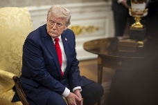 Trump niega que vaya a destituir al presidente de la Fed: "Es muy improbable"