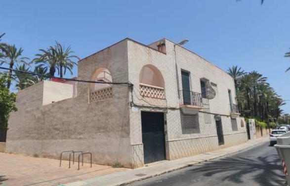 La familia Orts planea rehabilitar y destinar la casa del jardín Huerto del Cura de Elche a uso cultural 