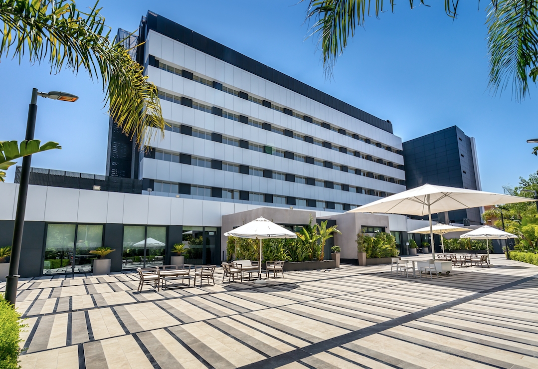 Los hoteles de Murcia se preparan para un agosto a medio gas tras un semestre 