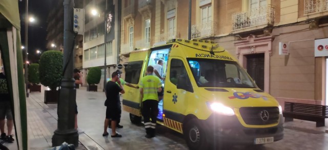 Los sanitarios atienden a cuatro trabajadores del sector del metal en huelga de hambre en Cartagena