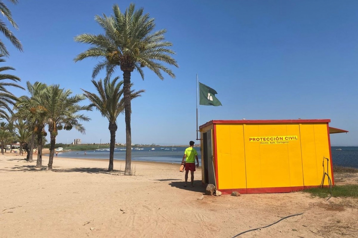 Salud descarta peligro y abre de nuevo al baño la playa de Villas Caravaning