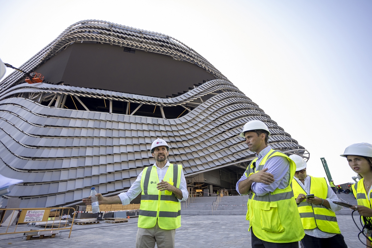 Fachada del Roig Arena con la pantalla en forma de ojo - Foto: MARGA FERRER Fachada del Roig Arena con la pantalla en forma de ojo