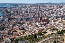 La moratoria a los bloques turísticos ya frena operaciones inmobiliarias en Alicante