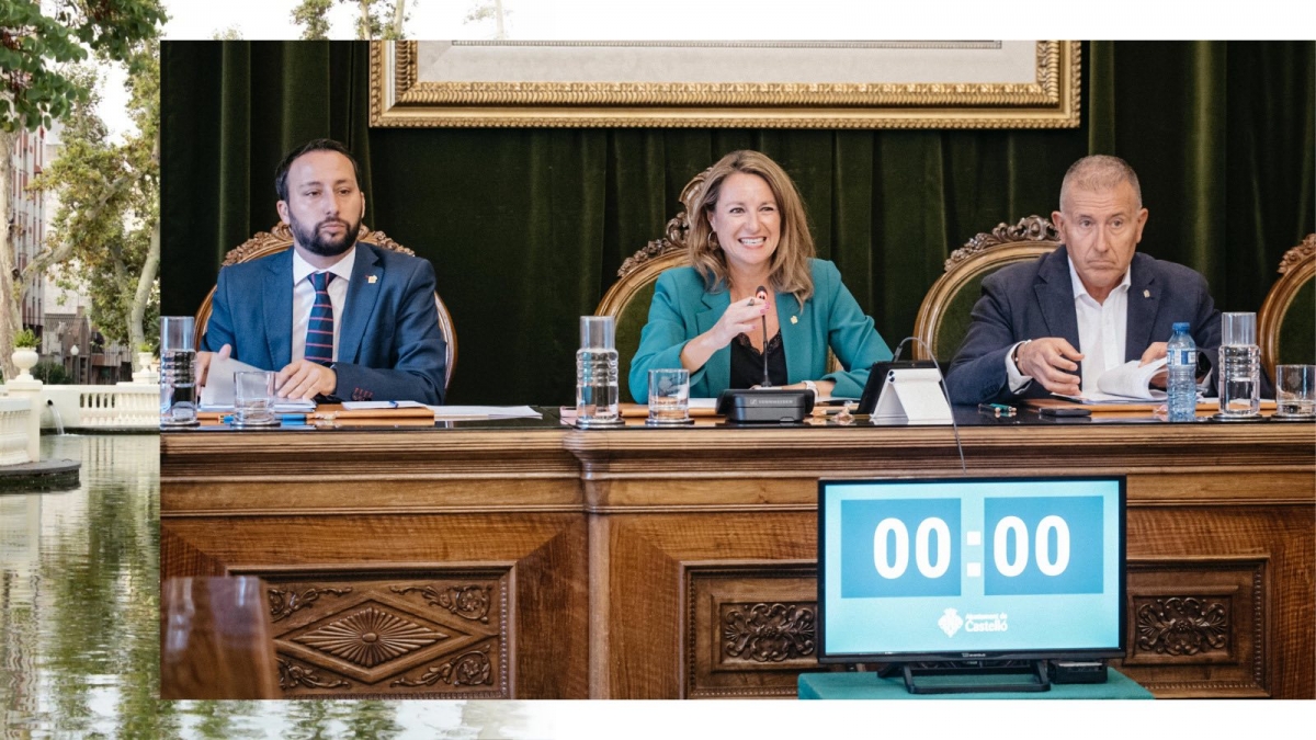 La alcaldesa, Begoña Carraso, entre los concejales Sergio Toledo y Vicent Sales. - La alcaldesa, Begoña Carraso, entre los concejales Sergio Toledo y Vicent Sales.