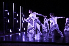 Una treintena participantes de distintos puntos de España envuelven Benicàssim con la magia de la danza