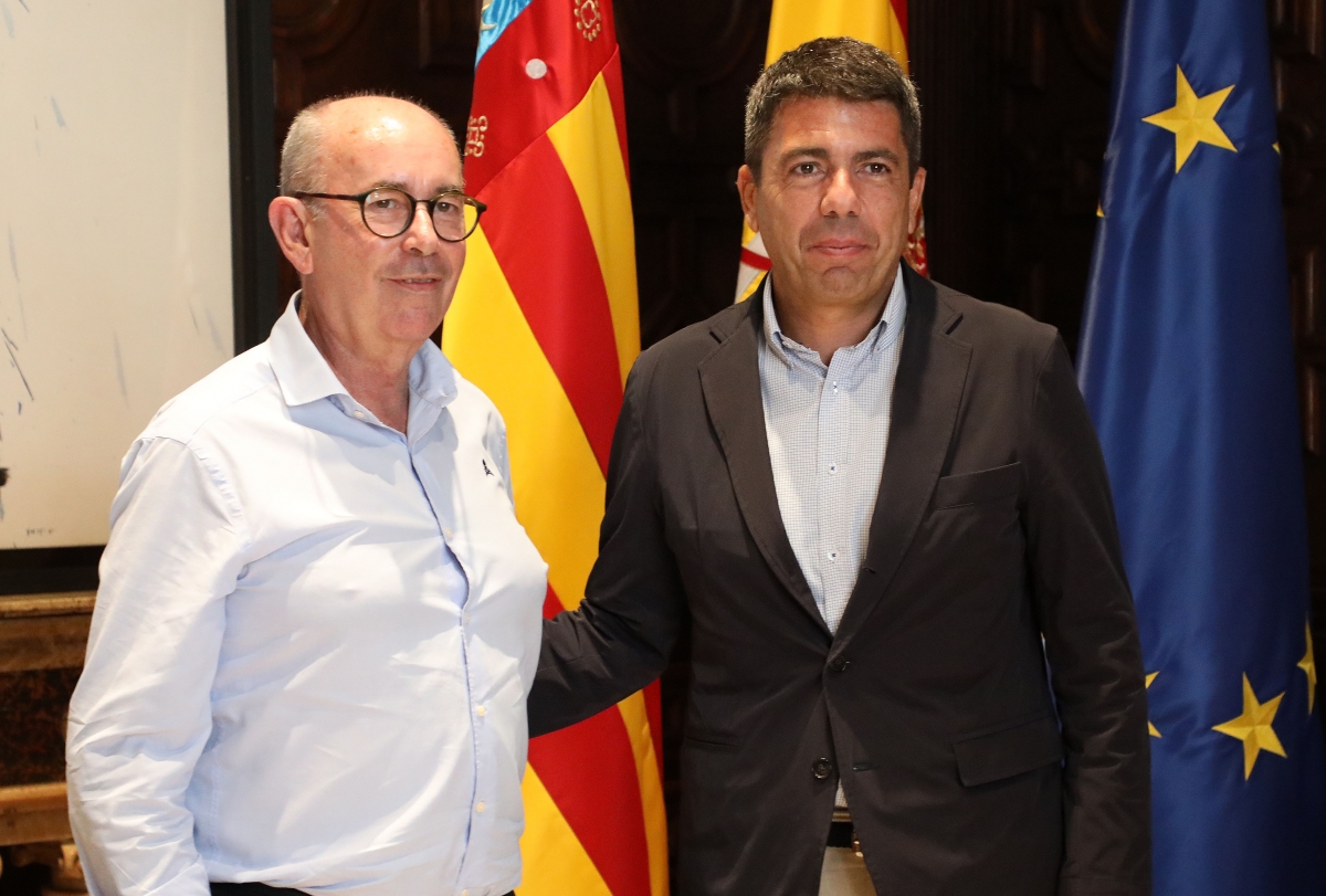 El alcalde de Massanassa, Paco Comes, junto a Carlos Mazón - Foto: GVA El alcalde de Massanassa, Paco Comes, junto a Carlos Mazón