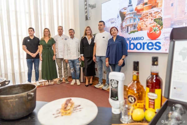 El caldero y los gurullos cruzan fronteras en el primer 'Intercambio de Sabores' entre Cartagena y Almería