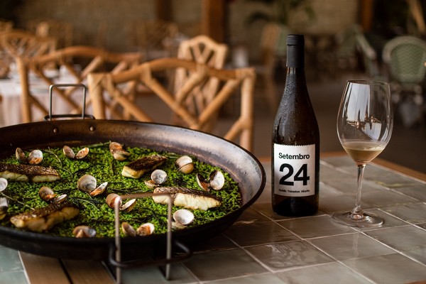 La Ferrera ‘borda’ su Arroz Verde de Mar para celebrar el 25 de julio con la DO Monterrei