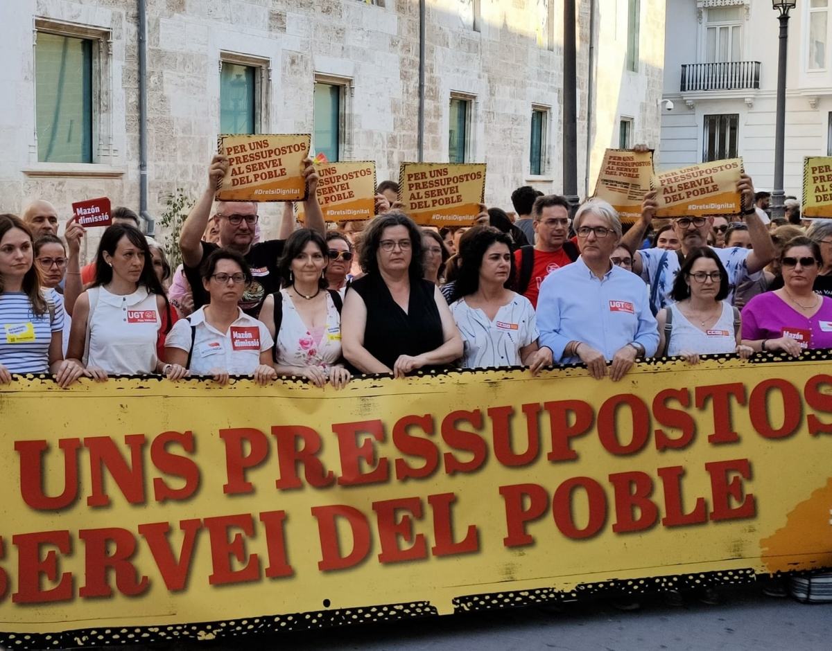 Una concentración frente a Les Corts critica los 