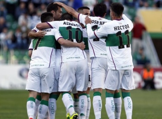 El Elche aguanta en Mendizorroza