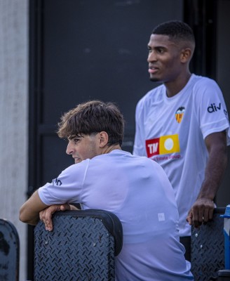 Guerra espera al Valencia CF con otros clubes en el horizonte
