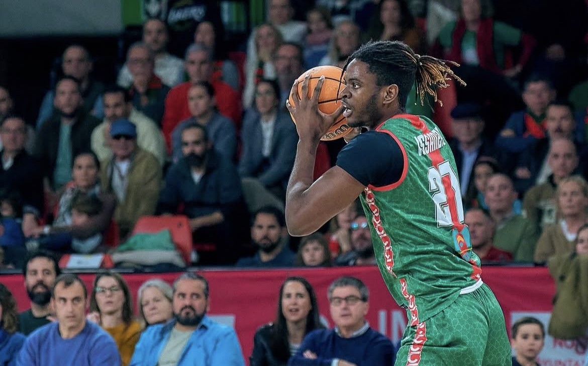 Ken Issanza Baoko, cuarto refuerzo del Amics Castelló: 2,02 metros para reforzar el juego interior