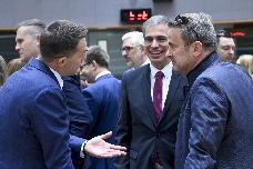 España rechaza subir el gasto europeo en defensa a costa de fondos regionales o agrícolas