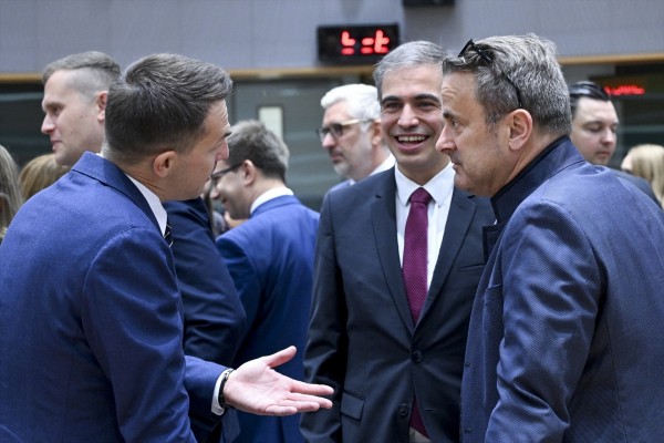 España rechaza subir el gasto europeo en defensa a costa de fondos regionales o agrícolas