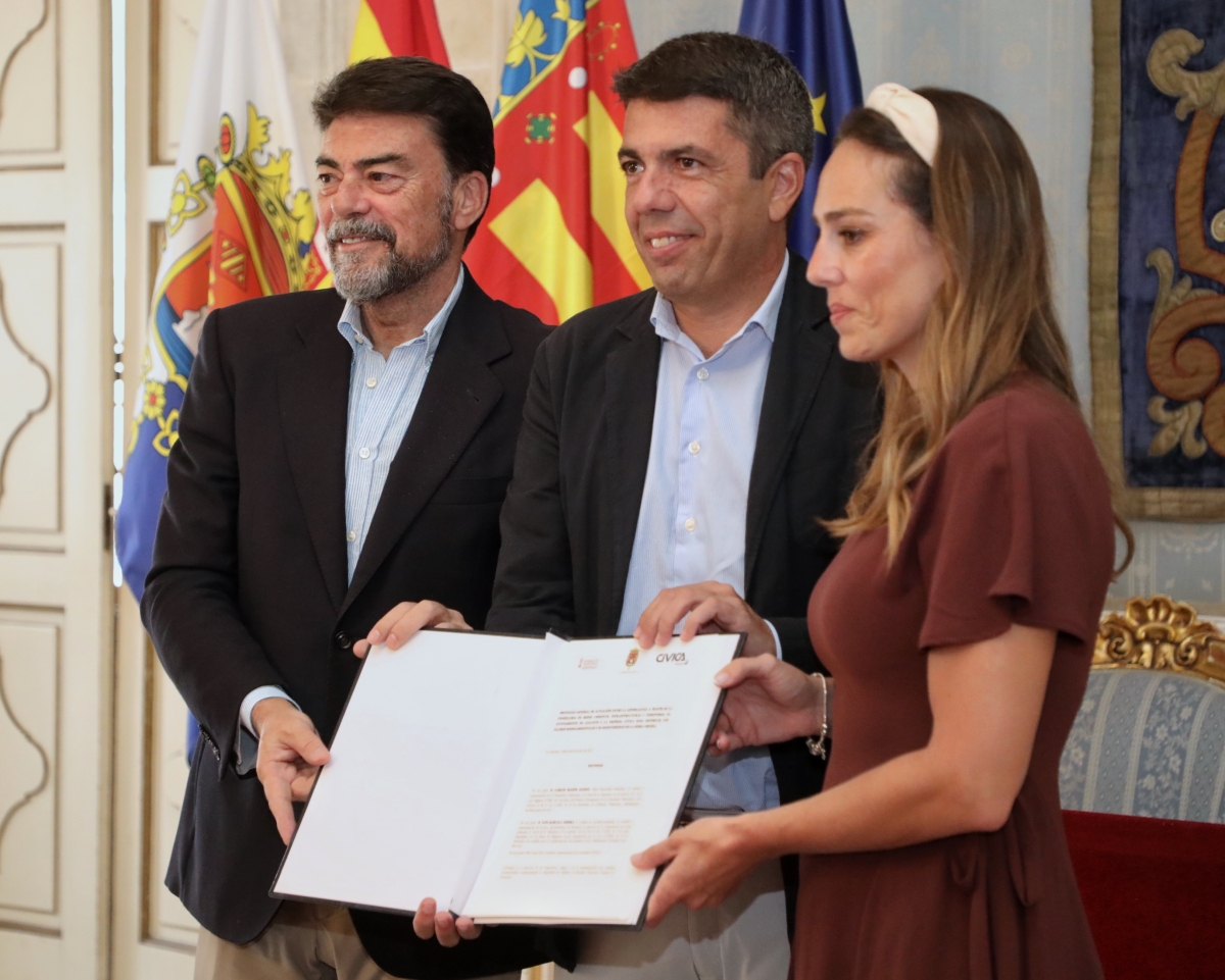 Barcala, Mazón y Ortiz, en la firma del convenio. - Barcala, Mazón y Ortiz, en la firma del convenio.