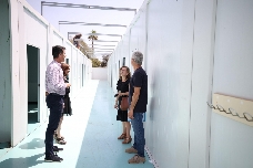 Burriana supervisa el avance en la instalación de las aulas provisionales del CEE Hortolans