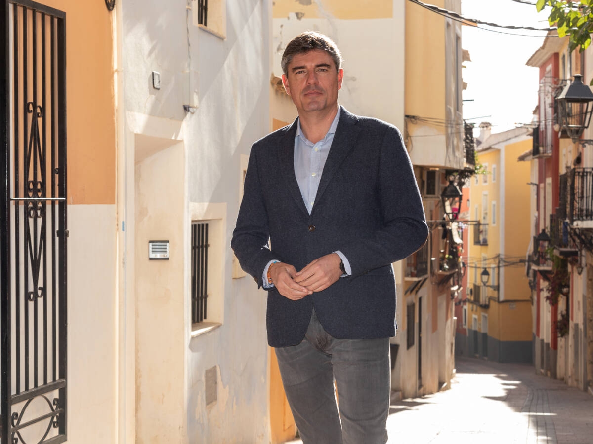 Una jueza cita como investigado al alcalde de la Vila Joiosa por el contrato a policías que suspendieron una oposición