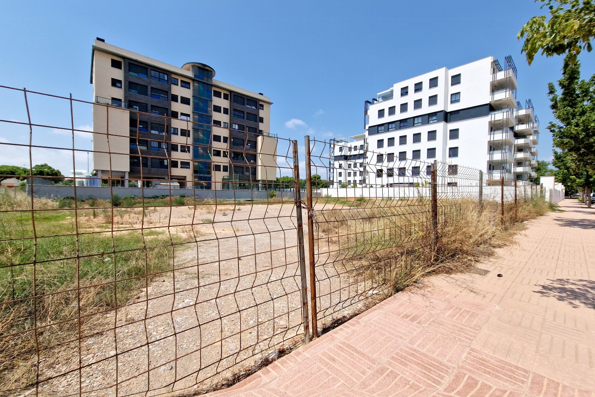 El Consell movilizará suelos dotacionales en desuso para alquiler asequible y nuevas permutas para 1.000 VPO